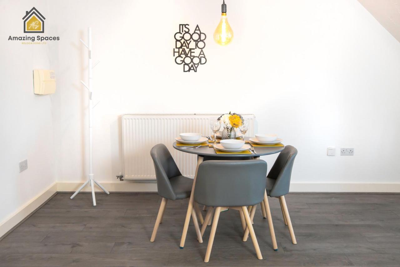 Large Unique 2 Bedroom Duplex Apartment With Private Parking & Free Wifi - Vat Qualifying By Amazing Spaces Relocations Ltd Warrington  Exterior foto